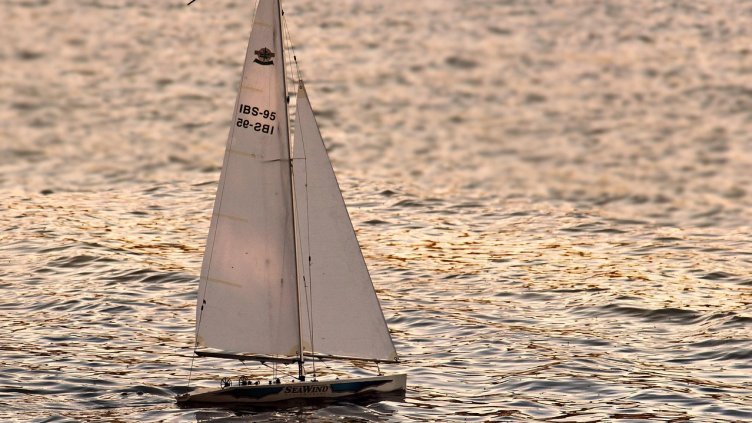 1e98d26d5e9dd24ab2f8d1fec6c84328-sailboat-3399014-1280