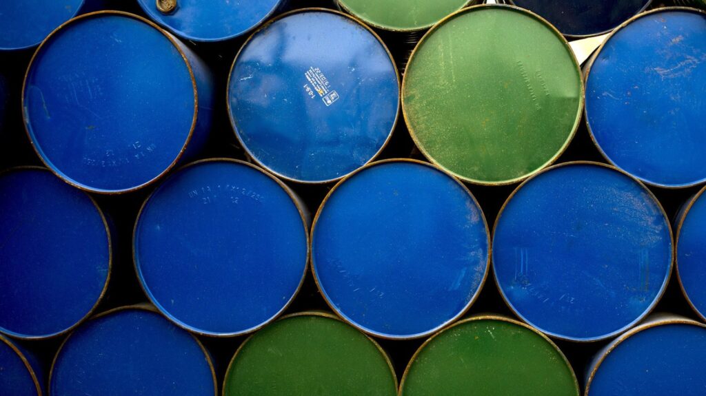 a72137682c74340870a8e0783cde674e-oil-barrel-bloom