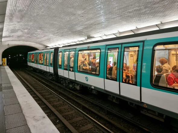 2834634