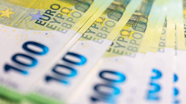 7ddd0d8c0d303fc299cabbc79c5cf01f-euro-banknote-closeup-finance-concept-money-background