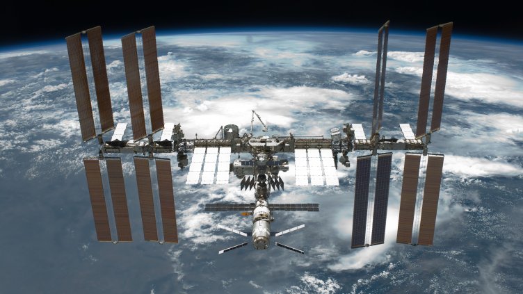 8657d2e58a1b071f06ad400adc40874b-wikiimages-international-space-station-67647