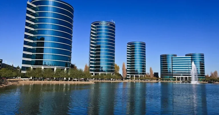 big_Oracle_Headquarters_Redwood_Shores.jpg