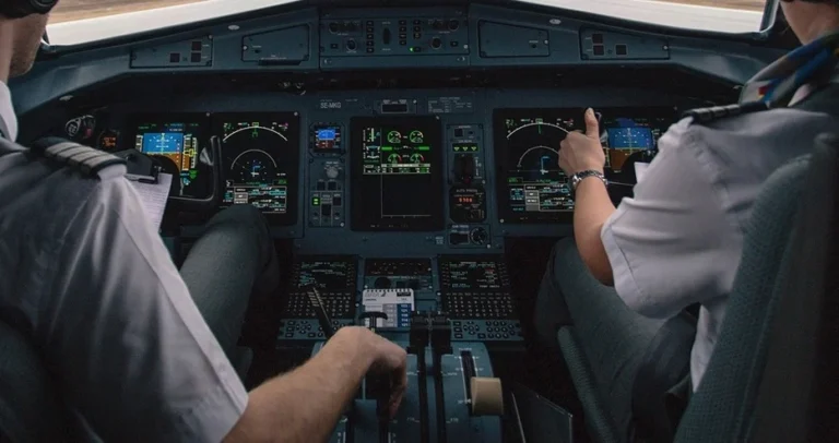 big_piloti_samolet_Pixabay.jpg