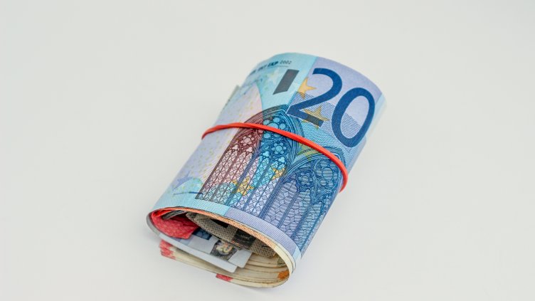efff1e74b89fef8b5e36cef4fcd0ecab-pexels-money-1283806